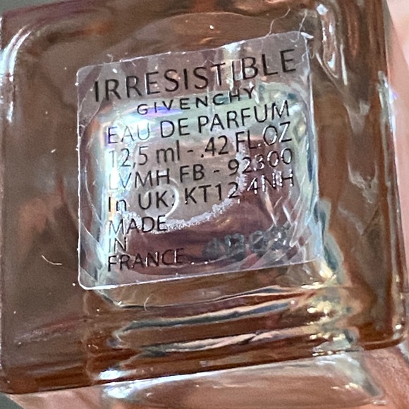 Givenchy Irresistible Very Floral - Picture 4 of 6